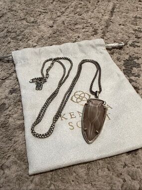 Kendra Scott Taupe Arrowhead Pendant Necklace
